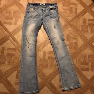 No Boundaries light jeans